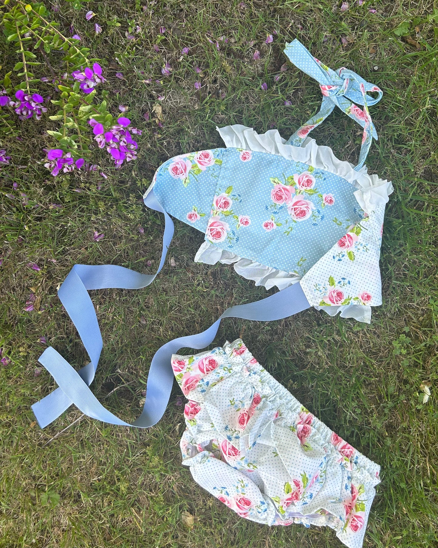 Country Garden WHITE/BLUE Floral Bloomer