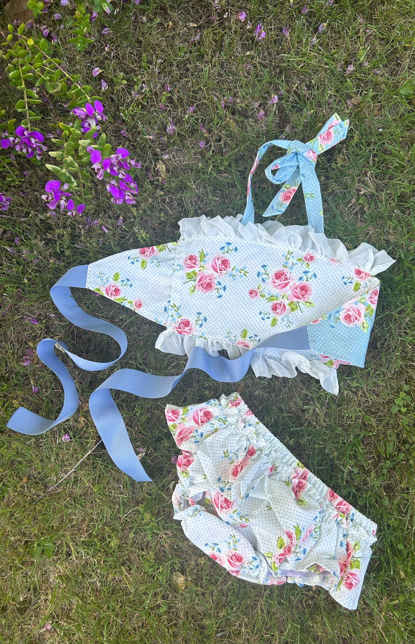 Country Garden WHITE/BLUE Floral Bloomer